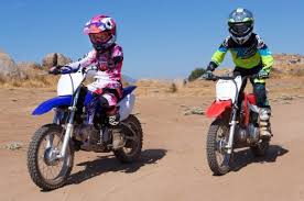 Contoh gambar mewarnai sepeda motor trail belajarmewarnai info. Cara Menggambar Mobil Balap Anak Tk Picture Idokeren