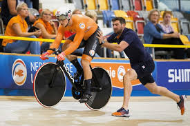 Back squatting with 220 kg jeffrey hoogland jeffrey hoogland olympian 2016 european champion track cycling 2015 in the sprint, 1 km time trial and back squat 220kg jeffrey hoogland back squat 210kg for 2 repetitions jeffrey hoogland Hoogland Herstelt Zich Op Sprint Van Foutje En Boekt Ook Plek In Halve Finales Wielersport Gelderlander Nl