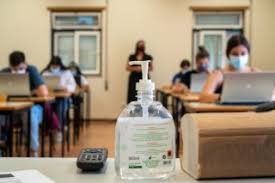 Na semana em que milhares de crianças regressam às aulas e outros tantos adultos ao trabalho entram também em vigor novas regras para conter a propagação do novo coronavírus. Associacao De Escolas Publicas Diz Que Regras Da Dgs Clarificam Algumas Situacoes Covid 19 Publico