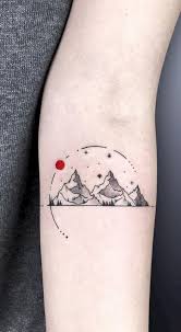 Tiny Mountain Tat In 2020 Minimalist Tattoo Geometric Tattoo Pattern Tattoo