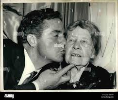 Kiss new year london hi-res stock photography and images