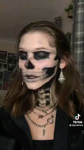 Layla Guzmán (laylaguzman18)