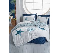 Yataş nevresim takımı yeni sezon ürünlerinde sıkça kullanılan ranforce kumaşlar %100 pamuğun rahatlığını sunuyor. Maritime Tek Kisilik Nevresim Takimi Star Lacivert