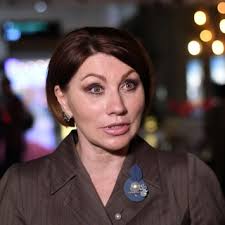 Сваха из «Давай поженимся!» призвала наказывать россиянок ремнем за  сожительство: ТВ и радио: Интернет и СМИ: Lenta.ru