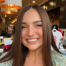 Emily Estes's Instagram, Twitter & Facebook