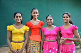 Sie reisen mit wenig gepäck, nehmen ihr surfbrett mit oder möchten zusätzliches gepäck hinzubuchen? Tradition Auf Sri Lanka Sitten Und Brauche Kleidung