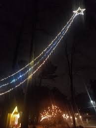 Shooting Star Christmas Light Star Is 70 High Amd Tail Is 15 Off The Ground Atl Ga Star Christmas Lights Outdoor Christmas Lights Outdoor Christmas