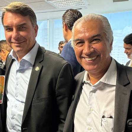 Reunião com a direção nacional do PL @plnacional22 em Brasília. Alinhando ações para que o @flaviobolsonaro continue crescendo nas pesquisas e no coração dos brasileiros!