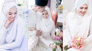 Memang sudah banyak sekali jasa jasa rias pengantin yang hadir di setiap daerah. Rias Pengantin Jawa Bugis Makassar Hijab Syar I Sewa Kebaya Di Kota Makassar Salon Kecantikan