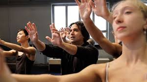 Barak Marshall bringt den Tanz zum Sprechen