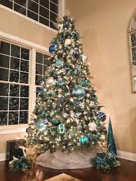 25 Glamorous Christmas Trees To Give Your Home A Festive Look Decoarchi Com Blue Christmas Tree Decorations Glamorous Christmas Tree Elegant Christmas Trees