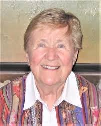 Gina Tomlin's Instagram, Twitter & Facebook