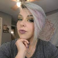 Lora Dodd's Instagram, Twitter & Facebook