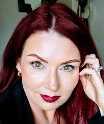 Kerry Stone's Instagram, Twitter & Facebook