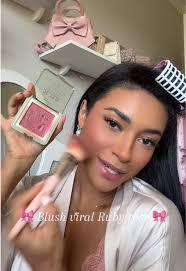 O blush mais lindo 🎀 Cor: Rosy Dawn @Mercado Livre Moda 🔍 Cole este ID no  buscador do Mercado Livre: LETICI-0355 🔗 Ou acesse este link:  https://mercadolivre.com/sec/1UooKnX #TemModaNoMercadoLivre ...