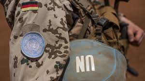 The bundeswehr helicopter that crashed in mali last month, killing two german soldiers, had lost its rotor blades before hitting the ground. 3q8e F6rdnlwlm