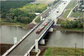 Girder bridges are usually with i Magdeburg Water Bridge Wander Lord