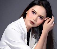 Bella astillah (born march 15, 1994) is a instagram star. Bella Astillah Wiki Age Height Aliff Aziz S Wife Bio Family Facts