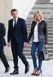 Select from premium brigitte macron of the highest quality. Brigitte Macron Donnons Un Credit Quand Le Credit Est Du Older Fashion Fashion Fashion Over Fifty