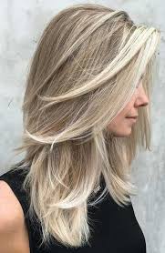 This layered style is also an elegant cut for you to glam any event. Layered Hairstyle For Medium Length Hair That Looks Wonderful Einfache Frisuren Mittellang Haarschnitt Schone Frisuren Mittellange Haare