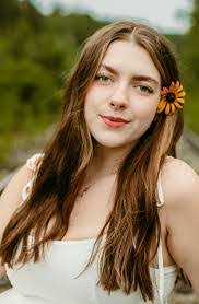 Cindy Leighton's Instagram, Twitter & Facebook