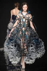 Pin By Pati Mora On The Weird The Crazy The Avant Garde Couture Fashion Fashion Week Fashion