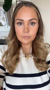 Ok LADIES! Who do you trust with your face ?? I'm talking about Botox,  injectables, medical grade peels..etc… ??? Yes, i want to grow old, but I  don't want to look like