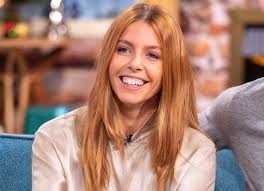 Stacey dooley and new boyfriend kevin clifton were pictured holding hands as the touchy feely couple strolled down a london street yesterday. Inside Celebrity Homes Stacey Dooley And Kevin Clifton S New Love Nest