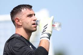 Wolves 'in talks' to sign ex-Villa man, who Emi Martinez says is the 'best'