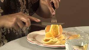 Como Comer Frutas Naranjas Modales En La Mesa Comer Frutas Modales