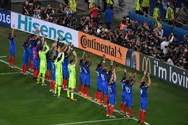 Remporte le match de football en utilisant ta souris. J Ai Regarde L Euro Et Les Pubs Dans Les Stades Strategies