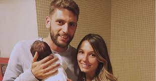 Domenico berardi è un calciatore, nel 2018 di proprietà del sassuolo, di ruolo attaccante, nato a domenico berardi è fidanzato, da diversi anni, con francesca fantuzzi. Social Zii Di Nuovo E Nato Lorenzo Il Secondo Nipotino Di Domenico Berardi Golssip