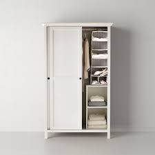 Der schrank ist dreitürig und mit 2 kleiderstangen an den flügeltüren und bietet 5 ablageflächen. Hemnes Kleiderschrank Mit 2 Schiebeturen Weiss Gebeizt 120x197 Cm Ikea Deutschland