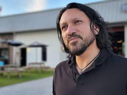 Tonight's Salsa Dance night has a special guest; Darwin Andramuño will be  singing along the Latin rhytms. Get ready to move your feet and sway to the  beats of salsa. Whether you