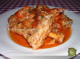 Trentacinque anni di bottega più sei di ristorazione e adesso la famiglia lo monaco. Piedini D Agnello Al Sugo