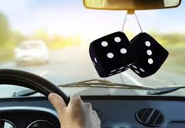 Ketiga seatbelt klip dan steering diamond atas stereng kereta. Gila Aksesori Kereta 5 Perkara Ini Boleh Bahayakan Nyawa Anda Ketika Memandu I Suke Mstar