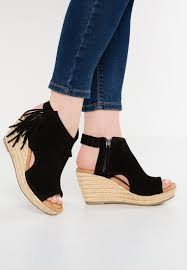 Supply The Best And Newest Minnetonka Shoes Sandals