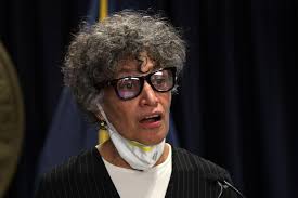 Long Island judge throws out Hochul's mask mandate