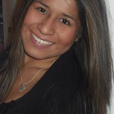 Amanda Batt's Instagram, Twitter & Facebook