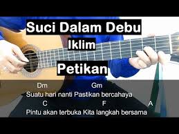 Cinta bukan hanya di mata cinta hadir di dalam jiwa biarlah salah di mata mereka biar perbedaan terlihat antara kita. Belajar Gitar Suci Dalam Debu Petikan Iklim Youtube