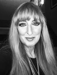 Darlene Mcdermott's Instagram, Twitter & Facebook