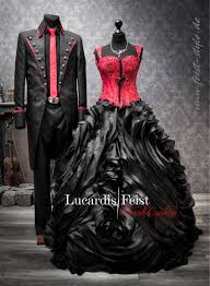 Es besteht aus 9 verschiedenen stoffen. Black Red Wedding Dress Schwarzes Brautkleid Schwarzes Kleid Zur Hochzeit Hochzeitskleid Extravagant
