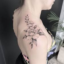 Encontre O Tatuador E A Inspiracao Perfeita Para Fazer Sua Tattoo Tattoo Tattoos Shoulder Cap Tattoo Shoulder Tattoo