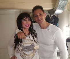 Moria casán muy cerca de una artista plastico y empresario. Tiene Novio Nuevo Moria Casan Muy Bien Acompanada Por Un Intimo Amigo De Fede Hoppe 30 Anos Menor Eltrece
