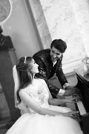 Hochzeit Sila Sahin Samuel Radlinger Ausstattung Brautigam Lo Go Anzug Roconi Hochzeit Samuel Radlinger Sila Sahin