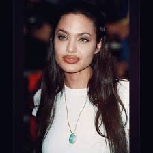 Pin By Lucia Illustration On Angelina Angelina Jolie Hair Angelina Jolie Angelina Jolie Photos