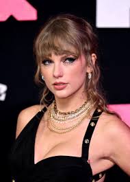 Taylor Swift donates $100,000 to family of woman killed at Chiefs' parade