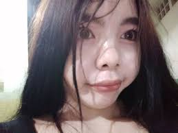 Light skin girls tap in .. who wear makeup