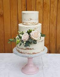 Flower wedding cakes don't just have their beautiful looks going for them. Designs Purita Hyam