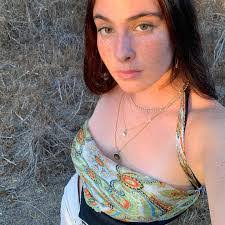 Ellie Shapiro's Instagram, Twitter & Facebook